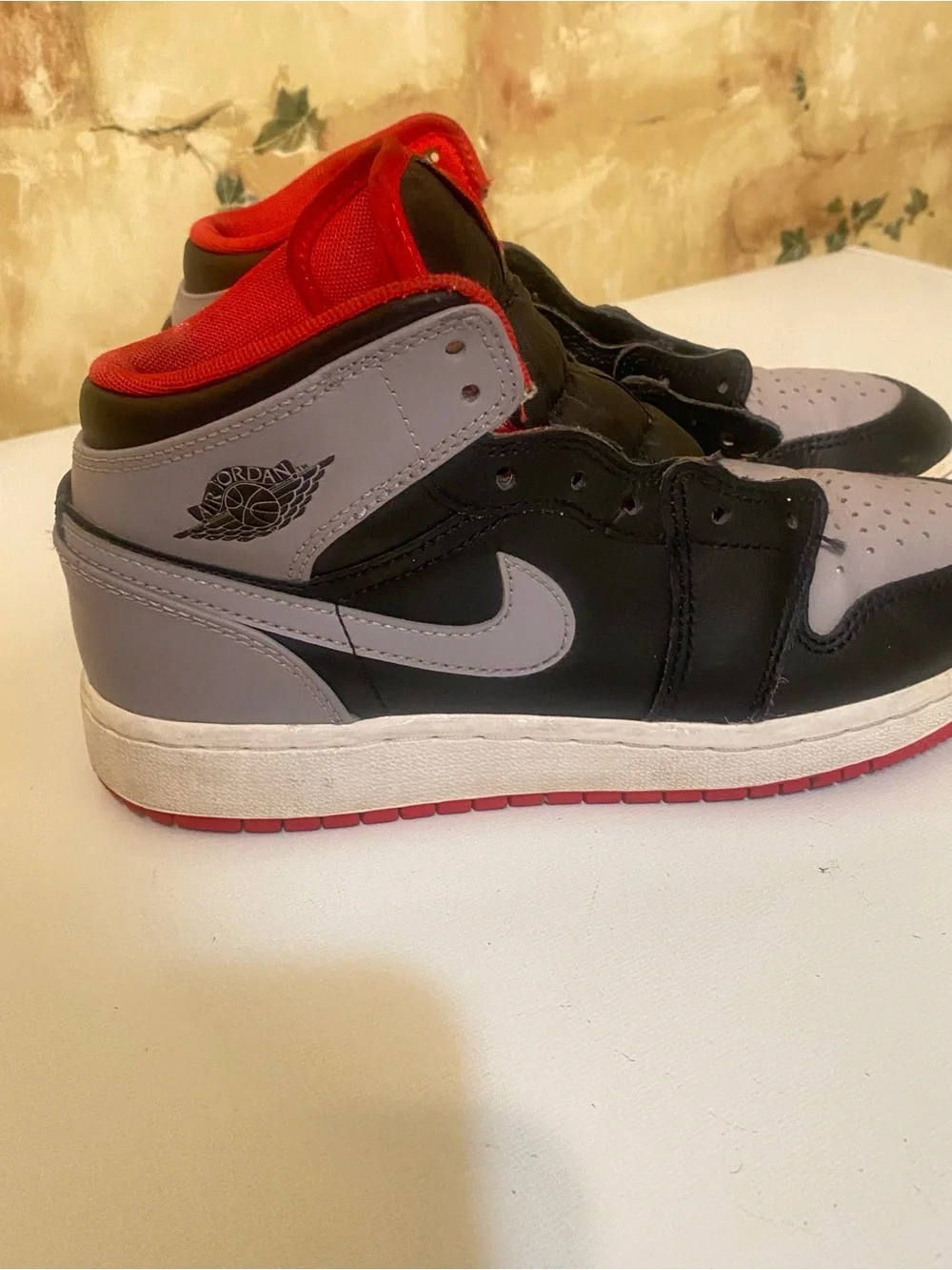 Jordan Air 1 Mid Black Gray with Red Lining
